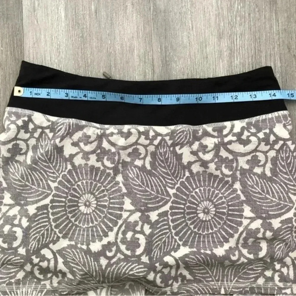 Lululemon Run: Pace Setter Skirt Beachy Floral White Fossil Black - Size 4‎ - Picture 10 of 15